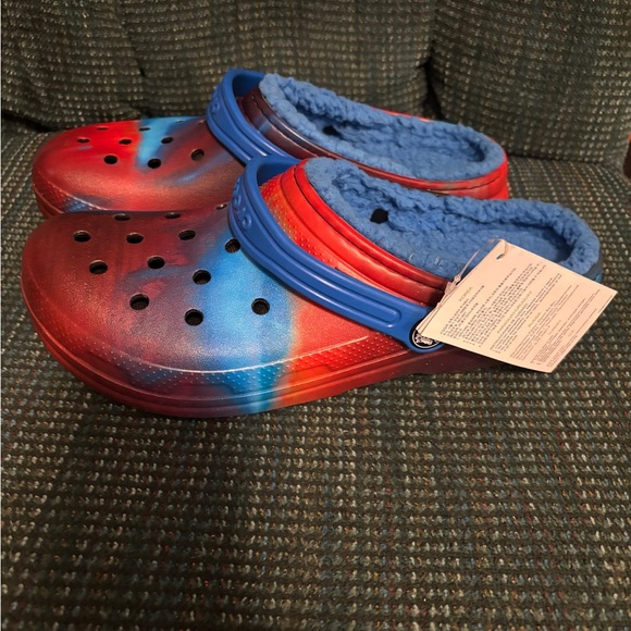 Red & Blue Sherpa Lined Crocs Sz Junior 6 - Picture 4 of 8